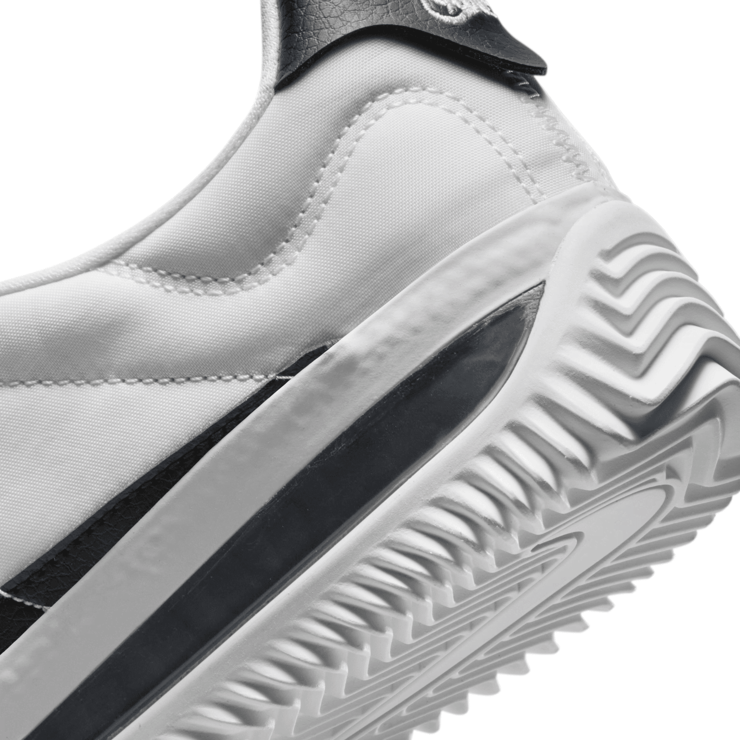 Nike BRSB White Black Angle 6