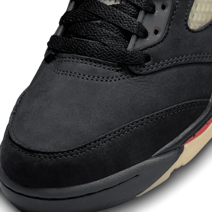Jordan 5 Retro Gore-Tex Off-Noir (W) Angle 4