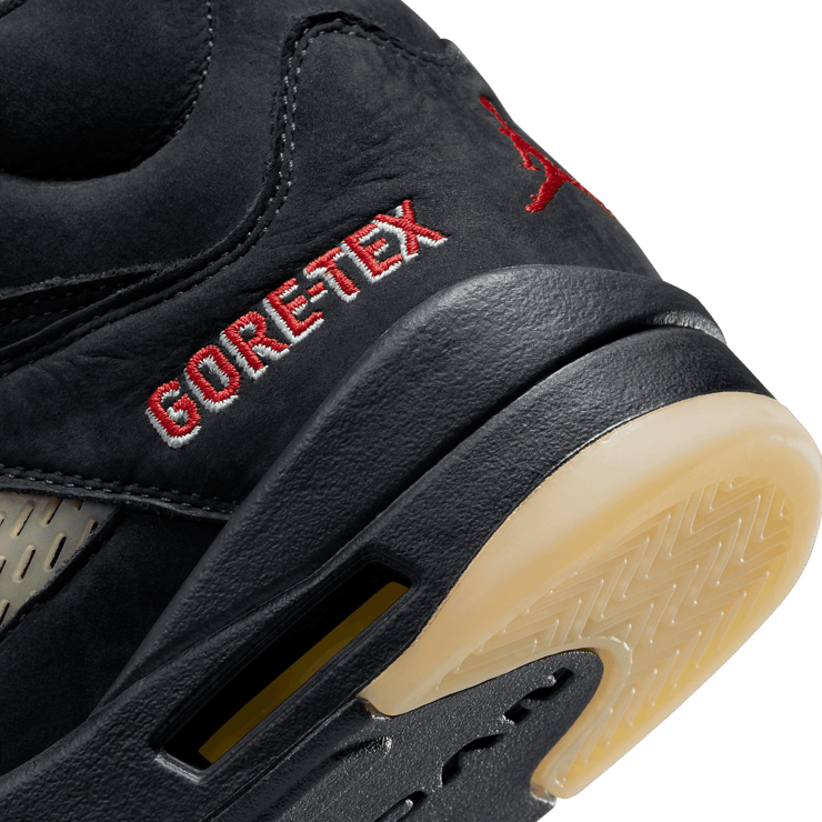 Jordan 5 Retro Gore-Tex Off-Noir (W) Angle 5