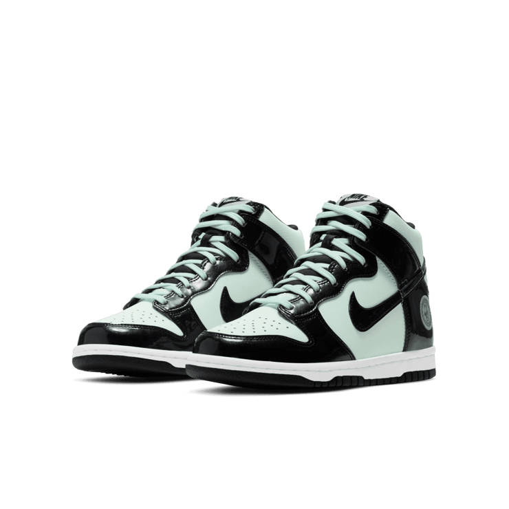 Nike Dunk High SE (GS) Angle 2