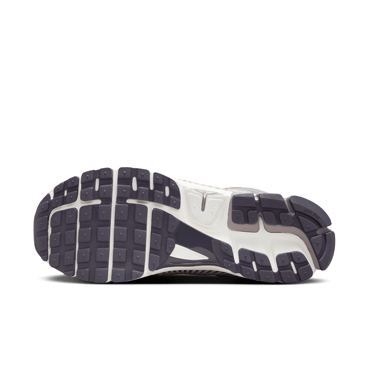 Nike Zoom Vomero 5 Platinum Violet Angle 1