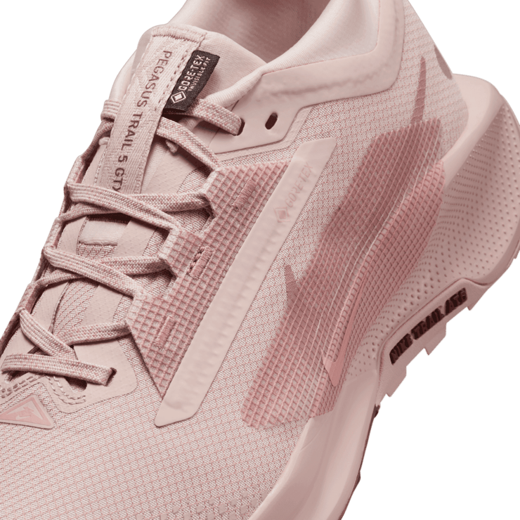 Nike Pegasus Trail 5 GORE-TEX Waterproof Trail Angle 4