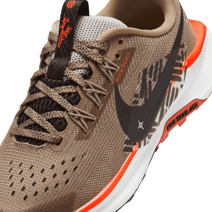 Nike Pegasus Trail 5 Trail (GS) Angle 4