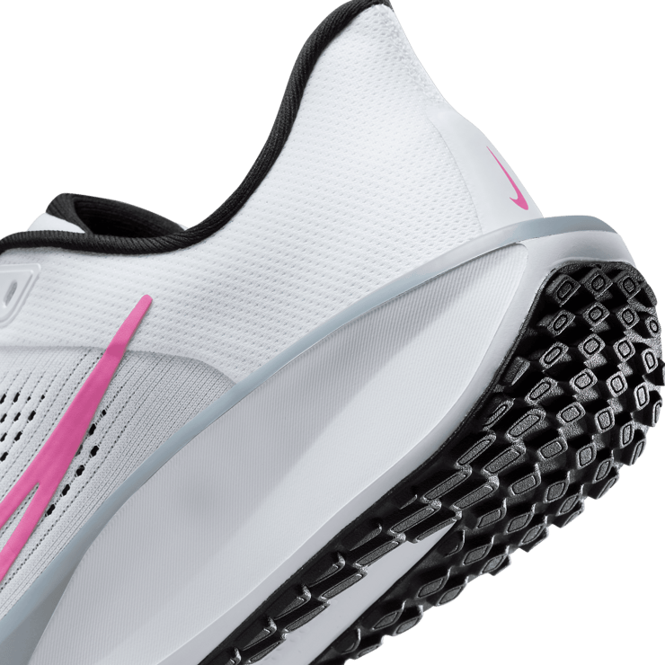 Nike Quest 6 Road Angle 6