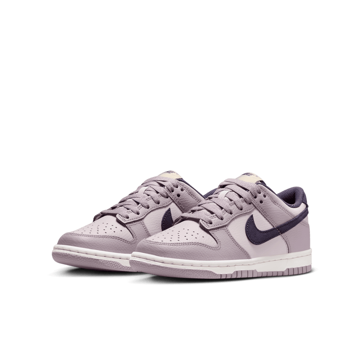 Nike Dunk Low (GS) Angle 3