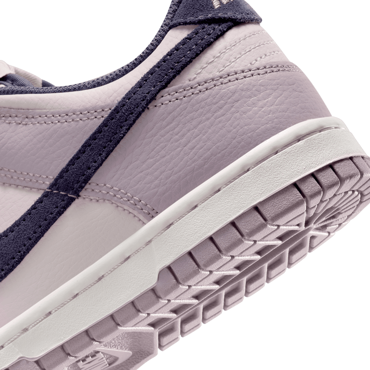 Nike Dunk Low (GS) Angle 6