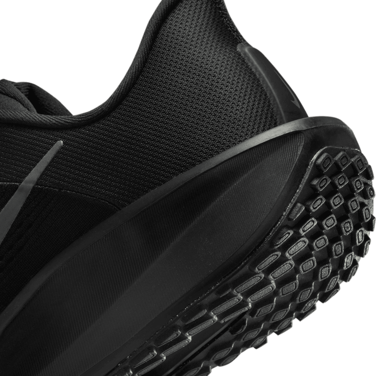 Nike Quest 6 Road Angle 5