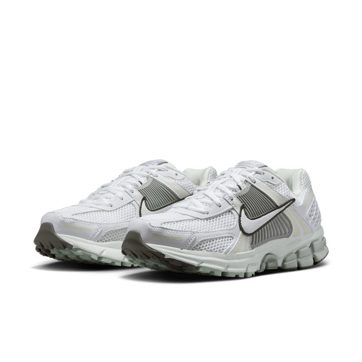 Nike Zoom Vomero 5 Ironstone Jade Horizion (W) Angle 3
