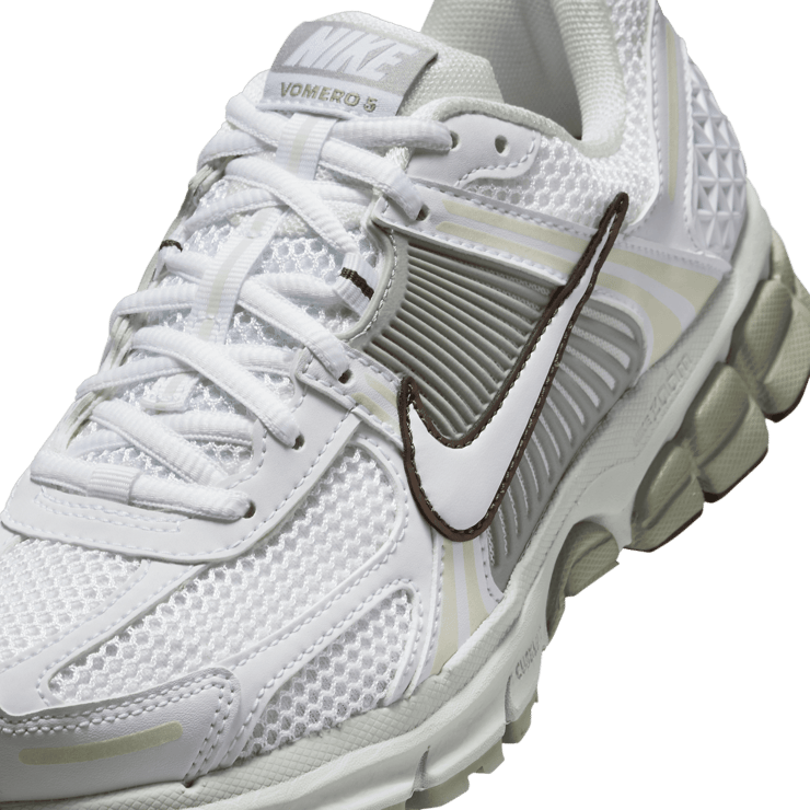 Nike Zoom Vomero 5 Ironstone Jade Horizion (W) Angle 5
