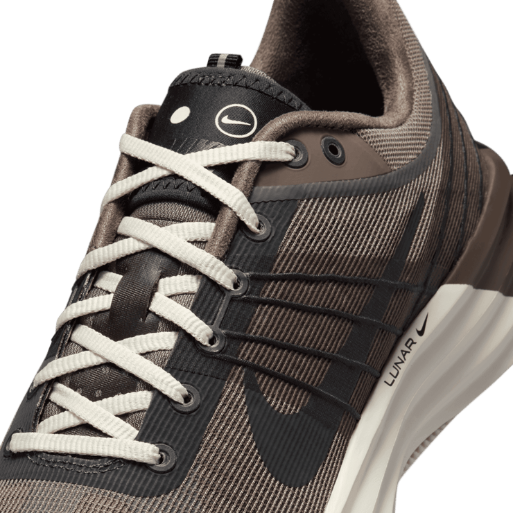 Nike Lunar Roam Angle 4