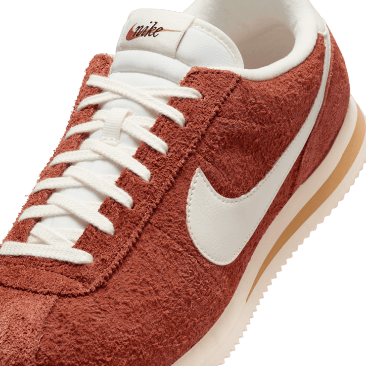 Nike Cortez SE Suede Angle 4