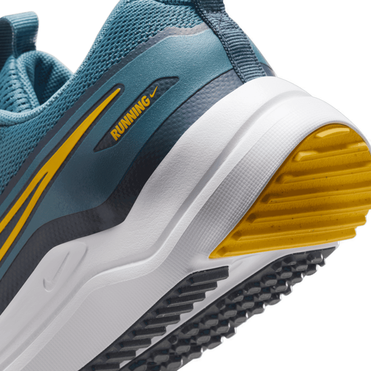 Nike Cosmic Runner Road (GS) Angle 5