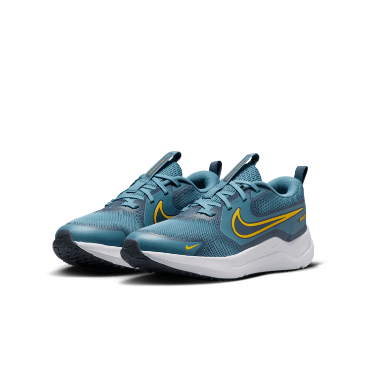 Nike Cosmic Runner Road (GS) Angle 2