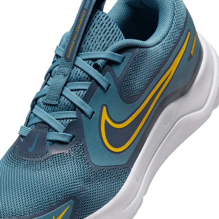 Nike Cosmic Runner Road (GS) Angle 4
