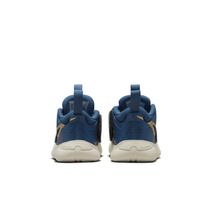 Nike Team Hustle D 11 (TD) Angle 3