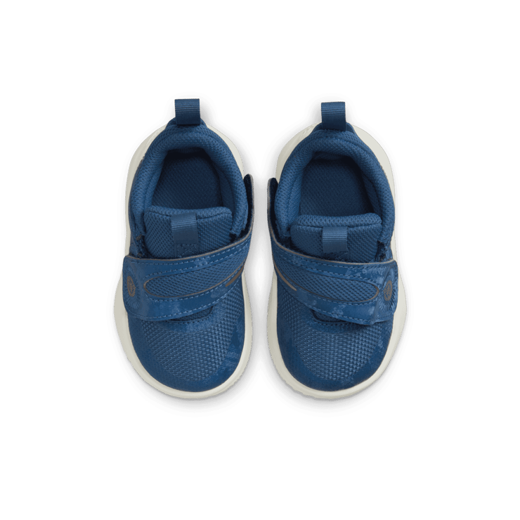 Nike Team Hustle D 11 (TD) Angle 1