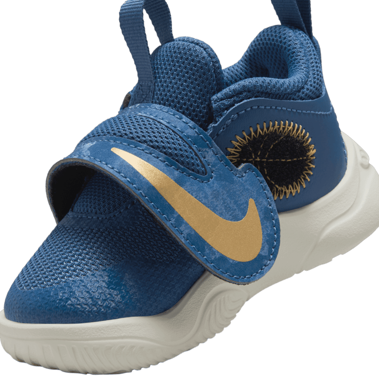 Nike Team Hustle D 11 (TD) Angle 5