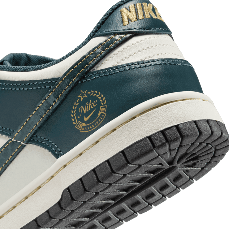 Nike Dunk Low (GS) Angle 5