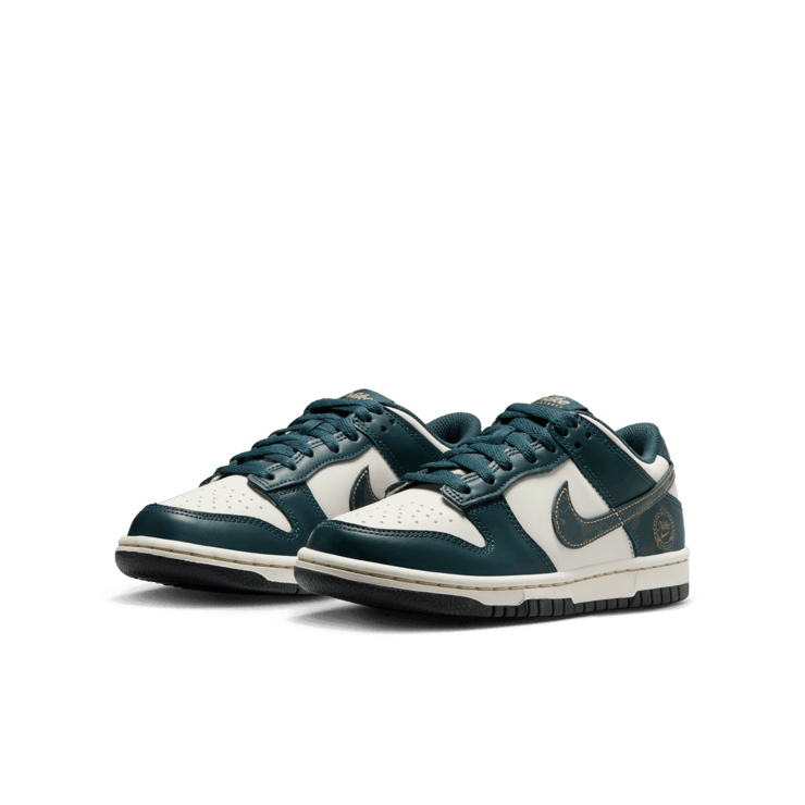 Nike Dunk Low (GS) Angle 2