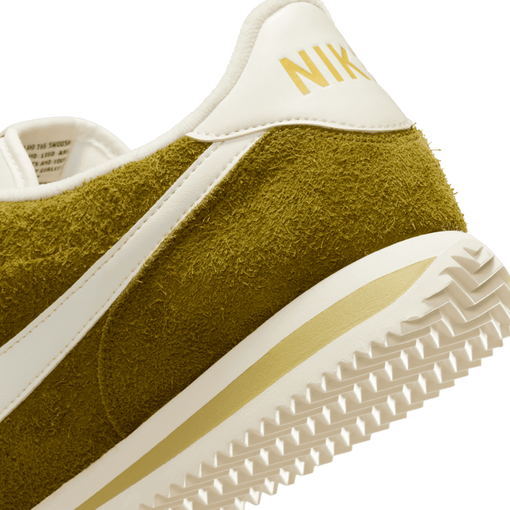 Nike Cortez SE Suede Angle 5