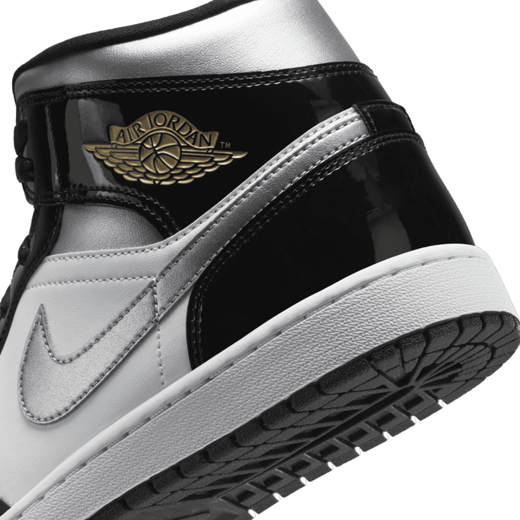Air Jordan 1 Mid SE Angle 5