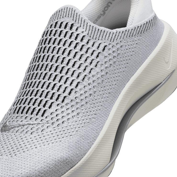 Nike Reina EasyOn Premium Angle 4