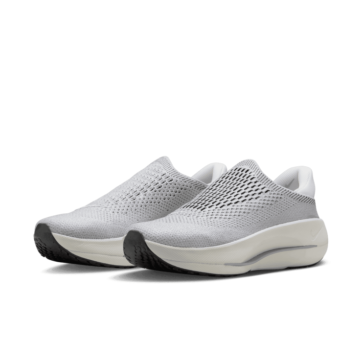 Nike Reina EasyOn Premium Angle 2