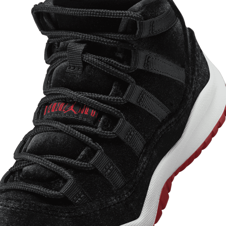 Air Jordan 11 Retro Bred Velvet (PS) Angle 4