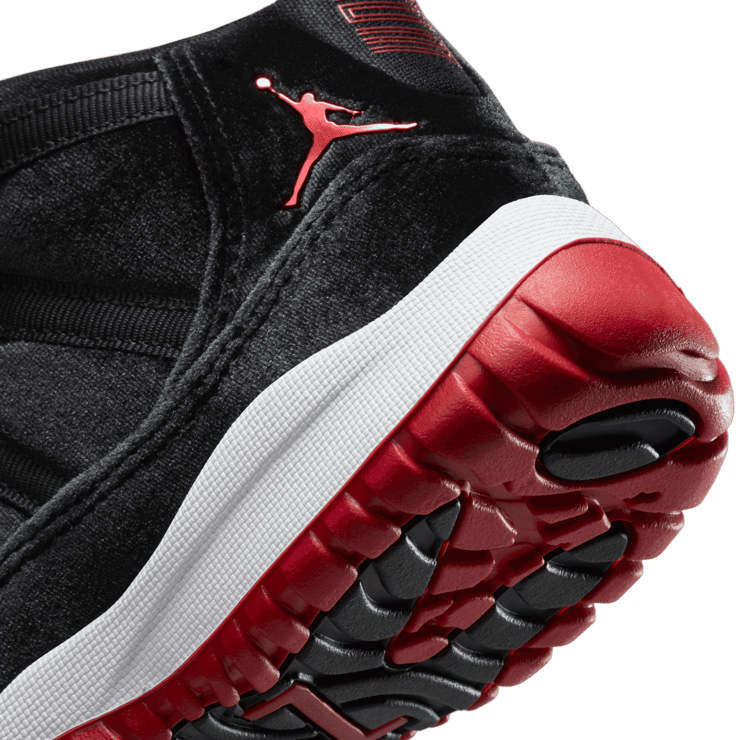 Air Jordan 11 Retro Bred Velvet (PS) Angle 5