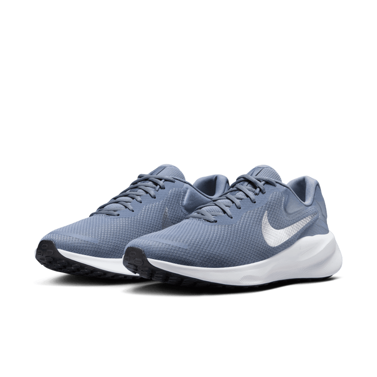 Nike Revolution 7 Road Angle 2