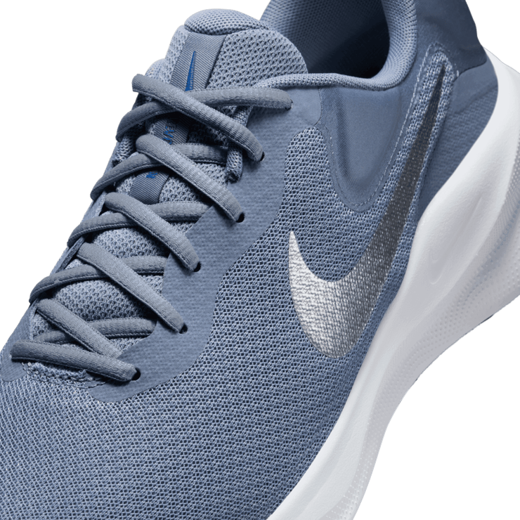 Nike Revolution 7 Road Angle 4