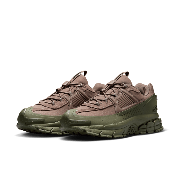 ★NIKE★ Zoom Vomero Rom M Mink Brown Medium Olive Cargo Kha The Nike Zoom Vomero 5 Roam Mink Brown Medium Olive is