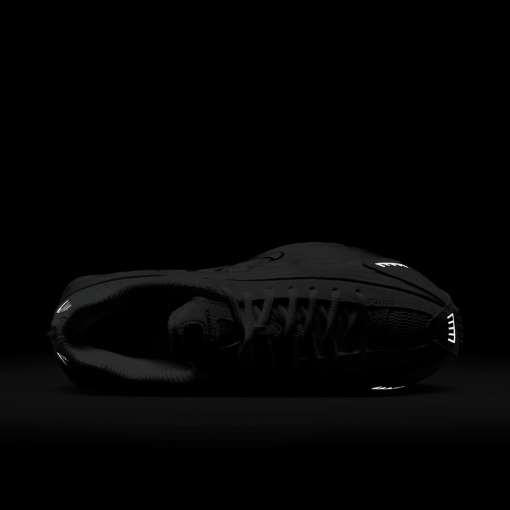 Nike Shox R4 Angle 6