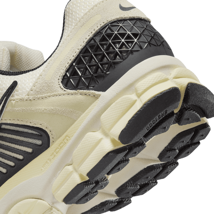 Nike Zoom Vomero 5 Alabaster Black Angle 6