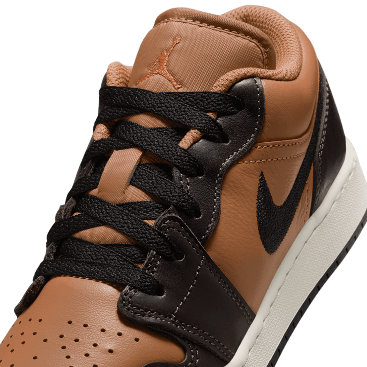 Air Jordan 1 Low SE 'Flax Baroque Brown' (GS) Angle 4
