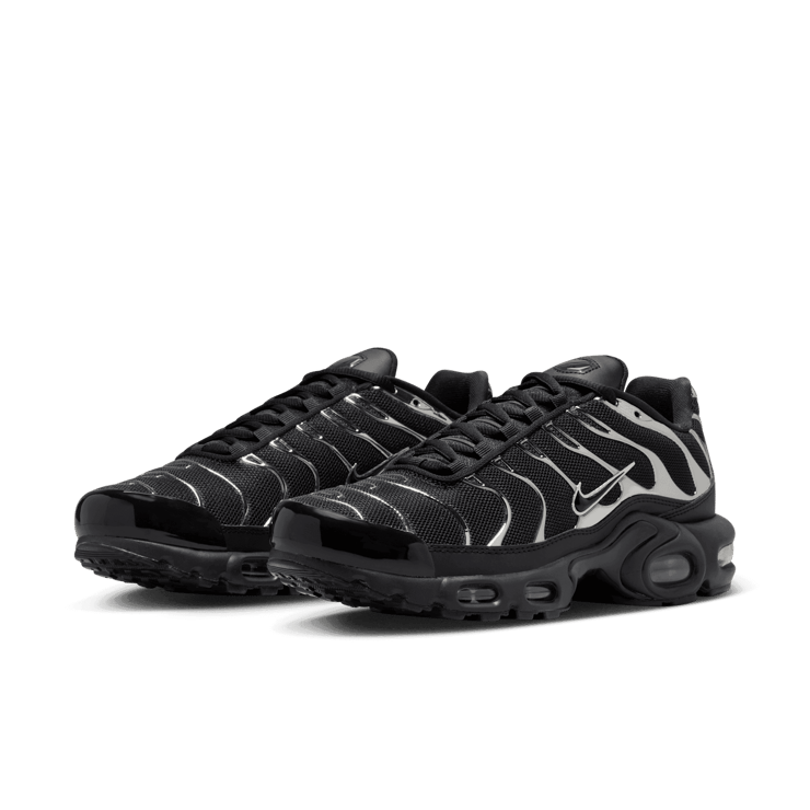 Nike Air Max Plus SE Angle 1