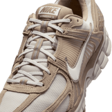 Nike Zoom Vomero 5 Angle 4