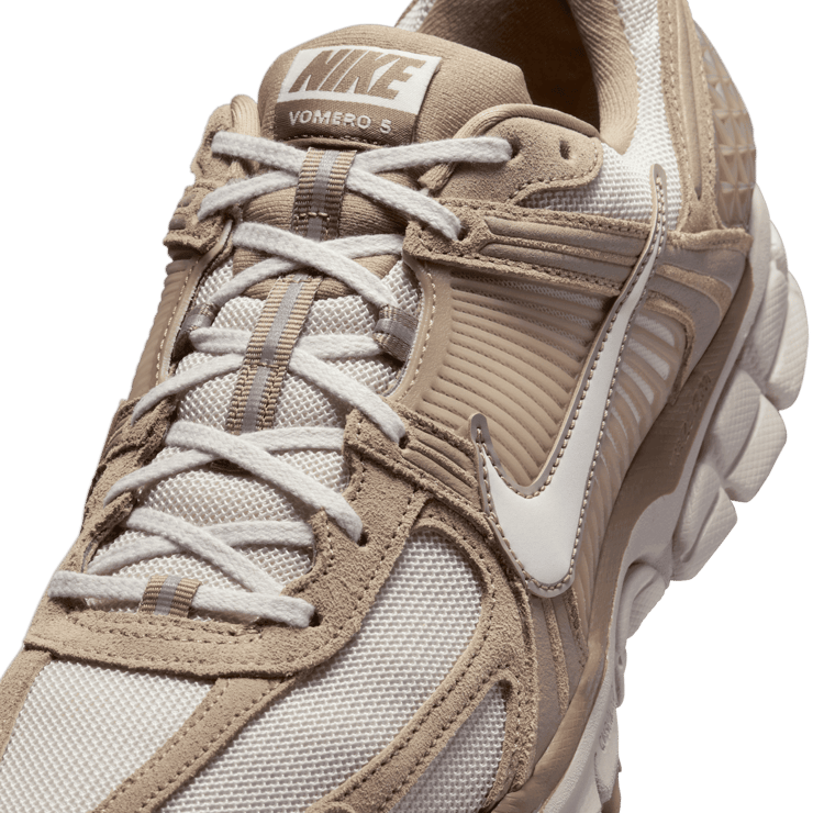 Nike Zoom Vomero 5 Angle 4