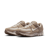 Nike Zoom Vomero 5 Angle 2