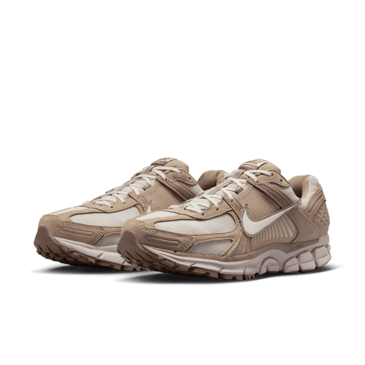 Nike Zoom Vomero 5 Angle 2