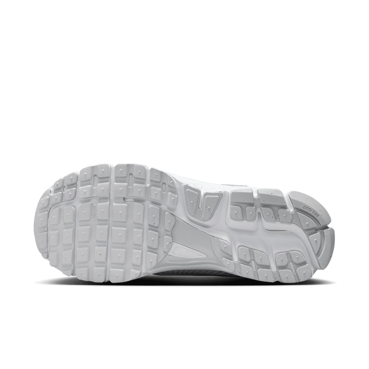 Nike Zoom Vomero 5 Chrome Toe (W) Angle 1