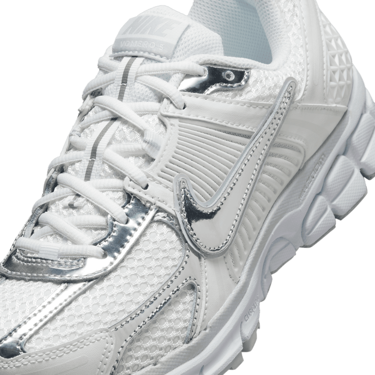 Nike Zoom Vomero 5 Chrome Toe (W) Angle 5
