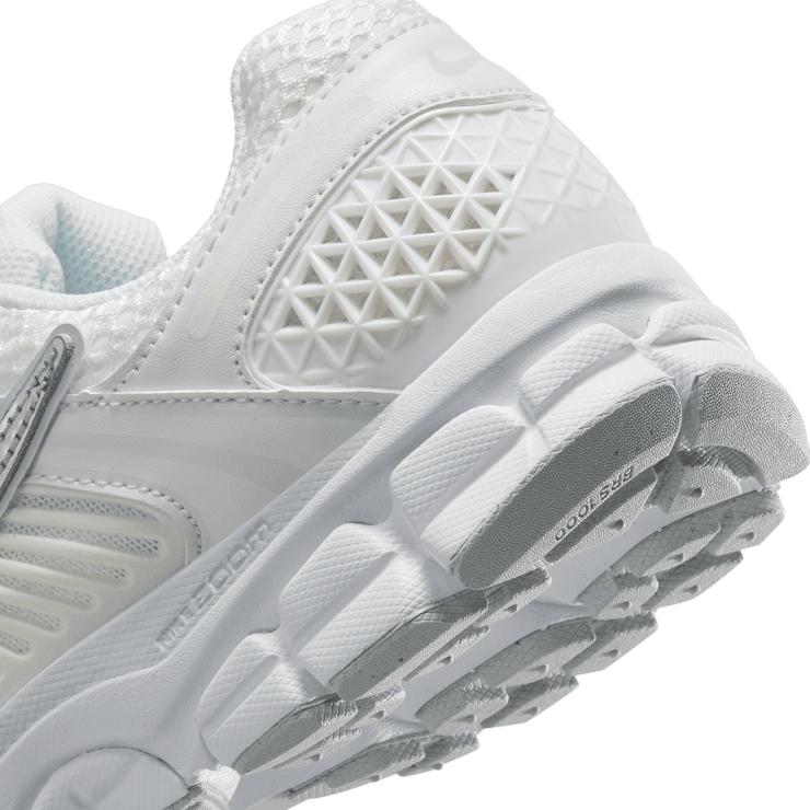 Nike Zoom Vomero 5 Chrome Toe (W) Angle 6