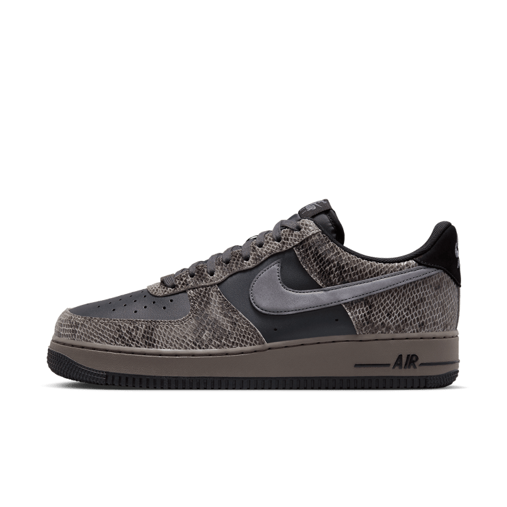 Nike Air Force 1 Low Snakeskin Off Noir Angle 0