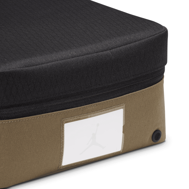 Jordan The Collectors Box (13L) in Green | MA0975-E6F Angle 3