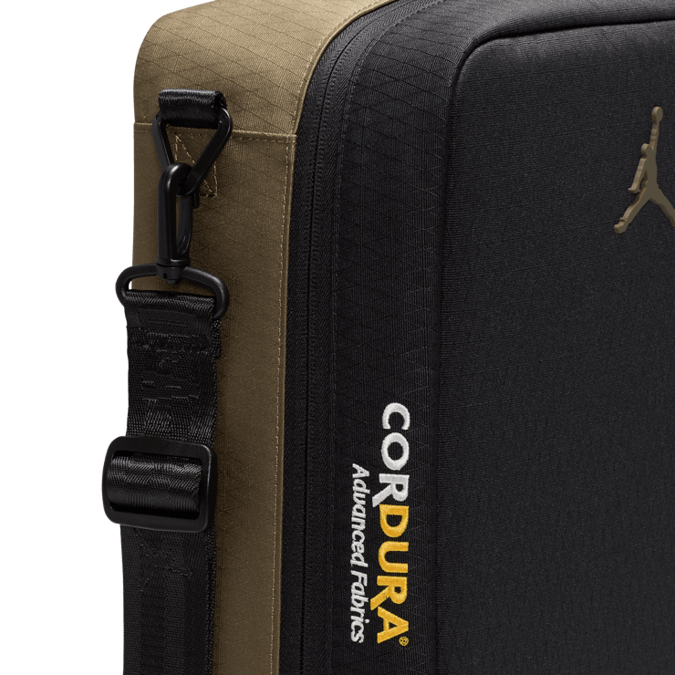 Jordan The Collectors Box (13L) in Green | MA0975-E6F Angle 2