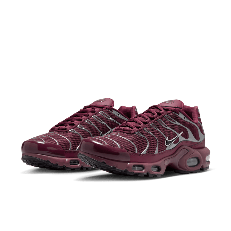 Nike Air Max Plus SE 'Night Maroon Chrome Silver' (W) Angle 3