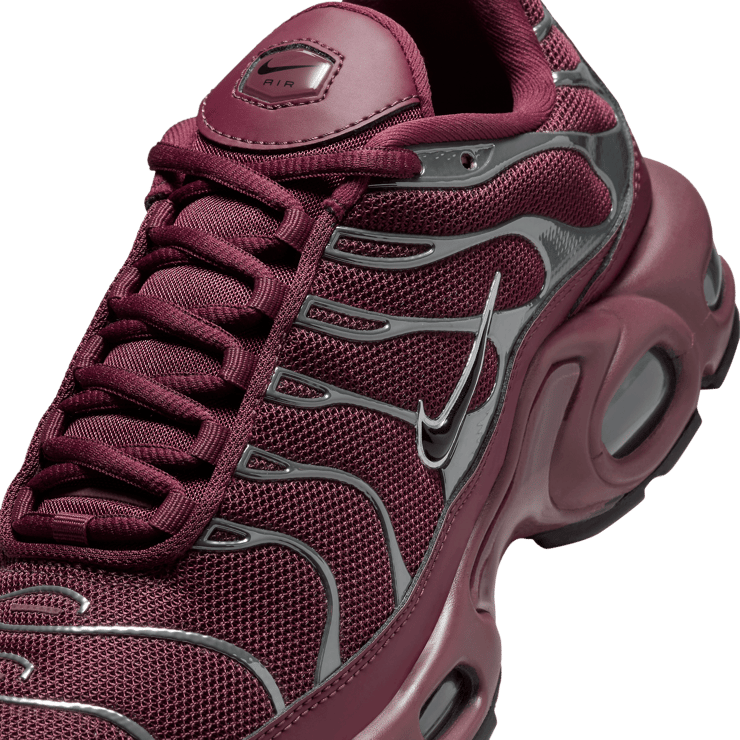 Nike Air Max Plus SE 'Night Maroon Chrome Silver' (W) Angle 5