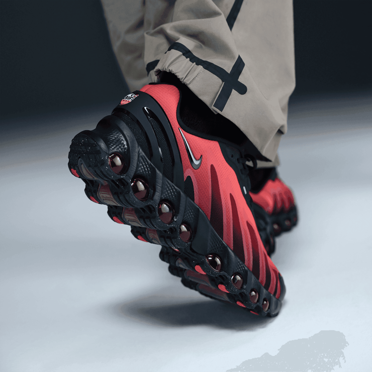 Nike Air Max DN8 Black Bright Crimson Angle 7