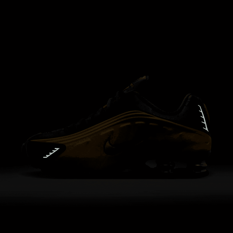 Nike Shox R4 'Black Metallic Gold' (W) Angle 8